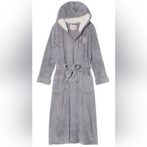 💥2/$30💥 Victoria's Secret Soft Gray Robe with Pink Logo
